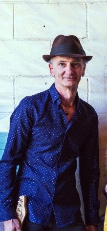 Terry M / Acoustic guitarist